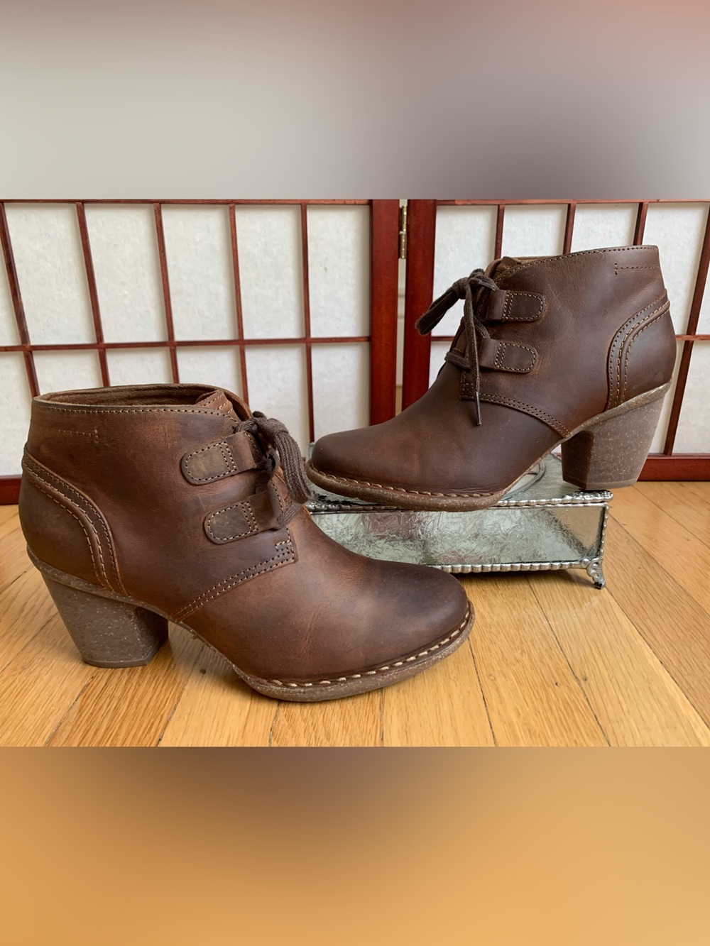 EUC CLARKS UNSTRUCTURED Brown Leather Lace-Up Ankle Booties Size 8M